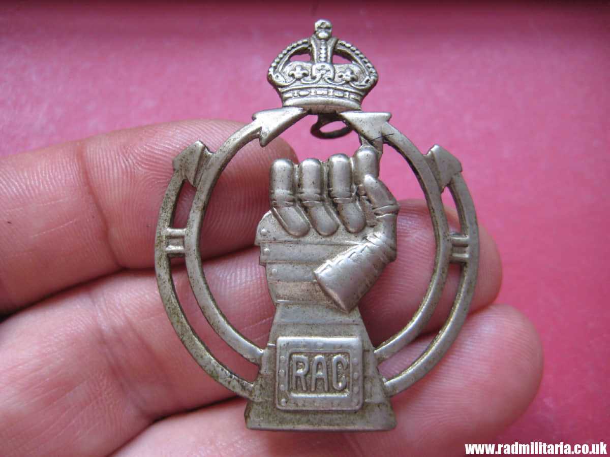 & WW2 British Army CAP BADGE - Royal Armoured Corps. - Image 2