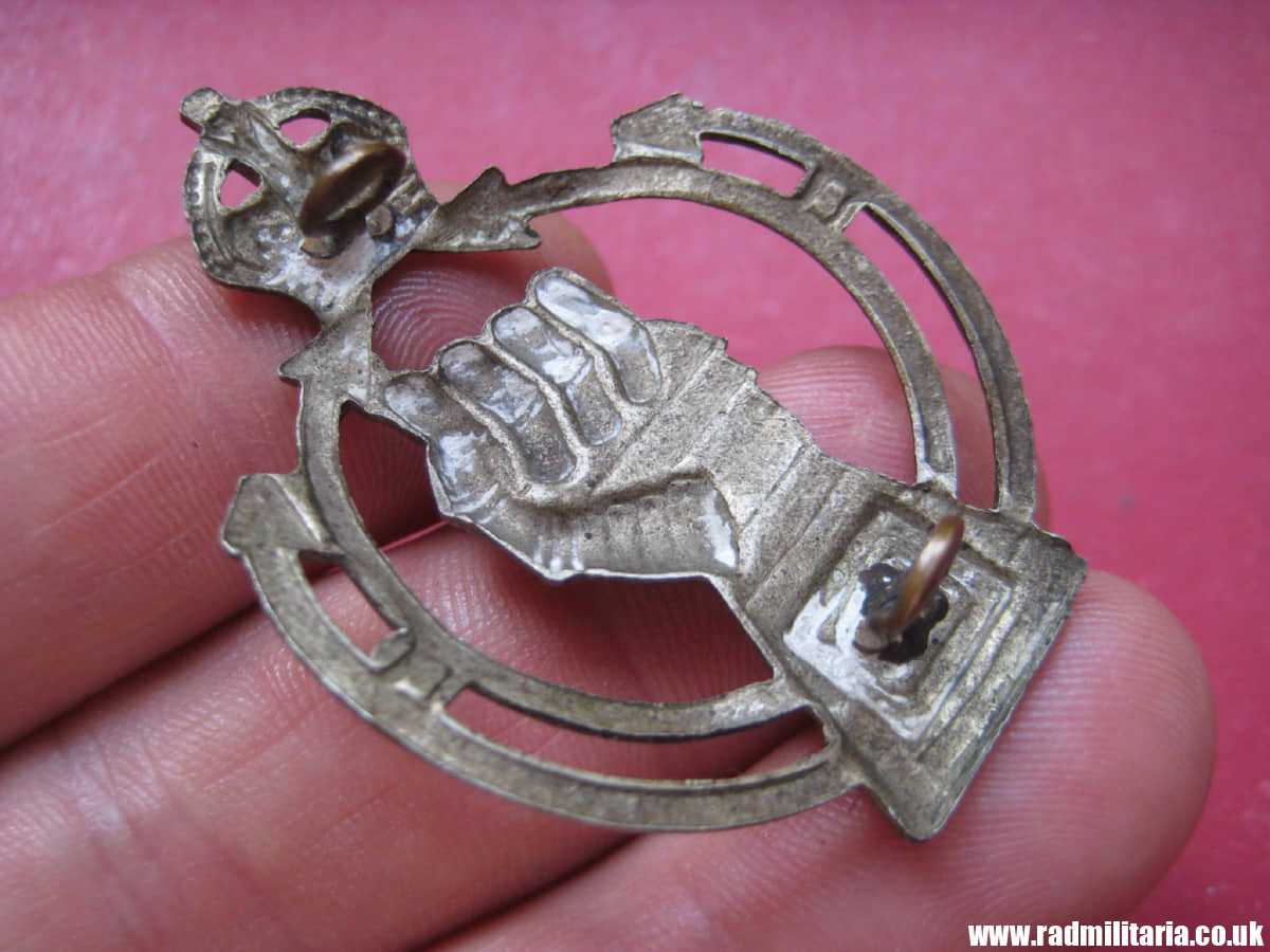 & WW2 British Army CAP BADGE - Royal Armoured Corps. - Image 3