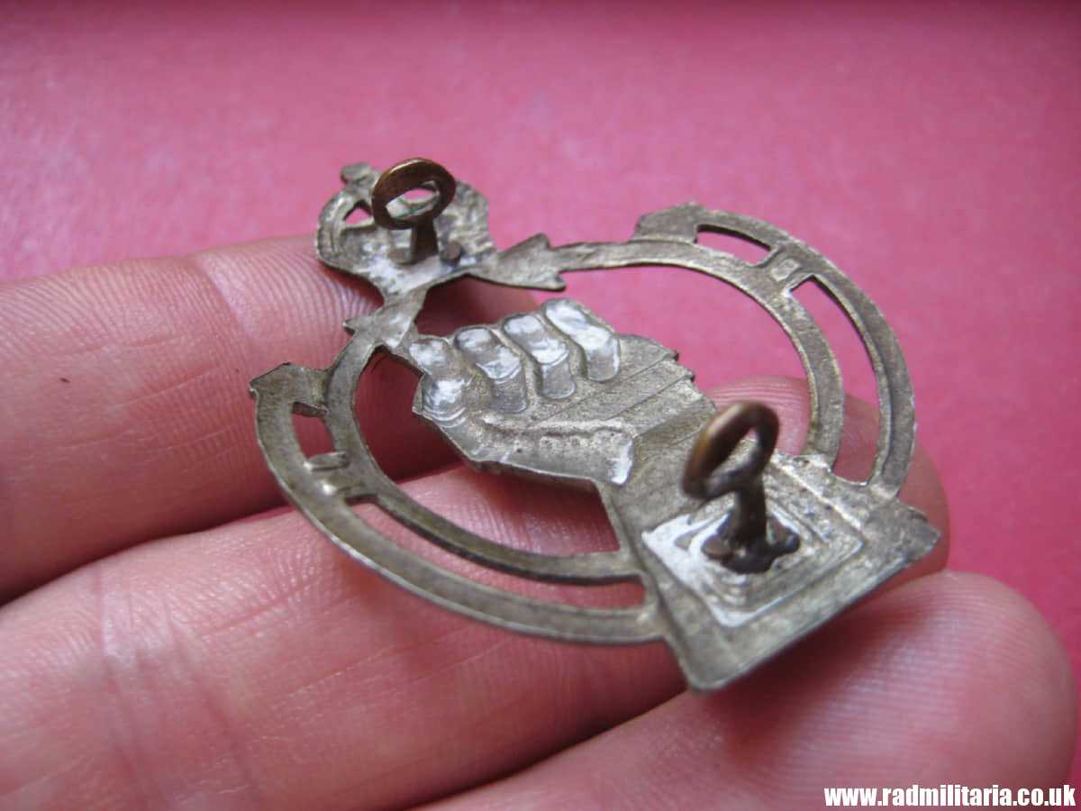 & WW2 British Army CAP BADGE - Royal Armoured Corps. - Image 5