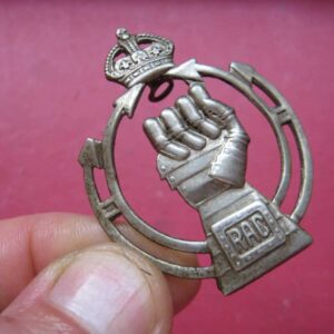 & WW2 British Army CAP BADGE - Royal Armoured Corps.