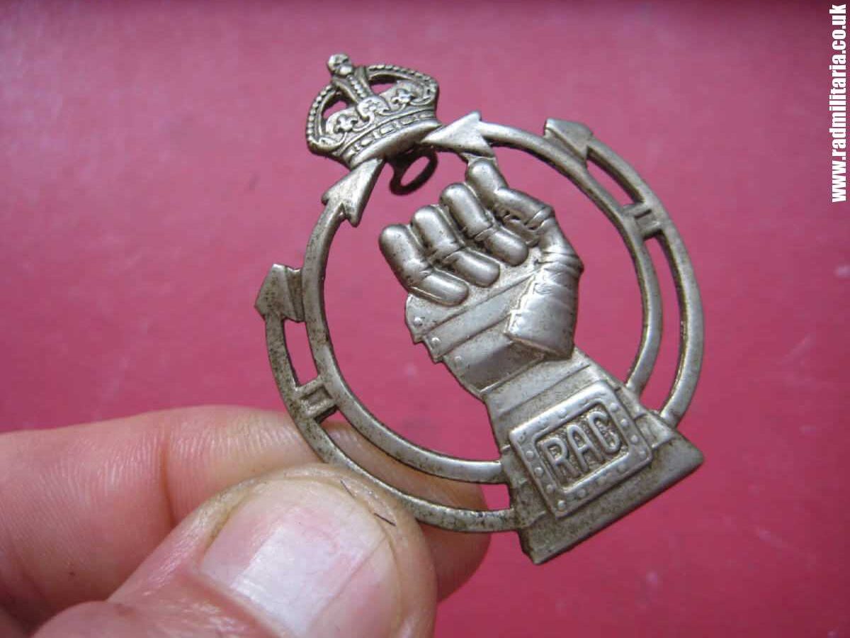 & WW2 British Army CAP BADGE - Royal Armoured Corps.
