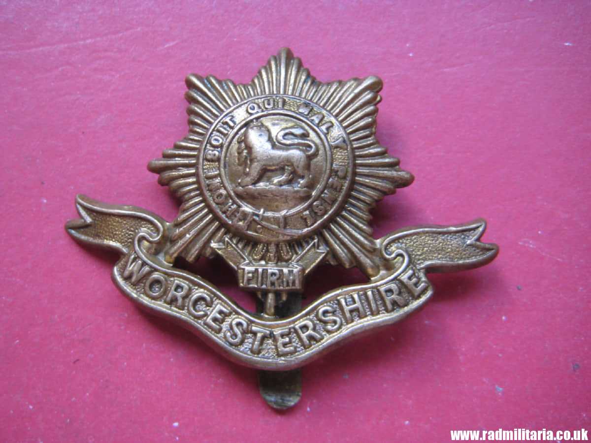 & WW1 original British CAP BADGE - WORCESTERSHIRE REGIMENT. - Image 11