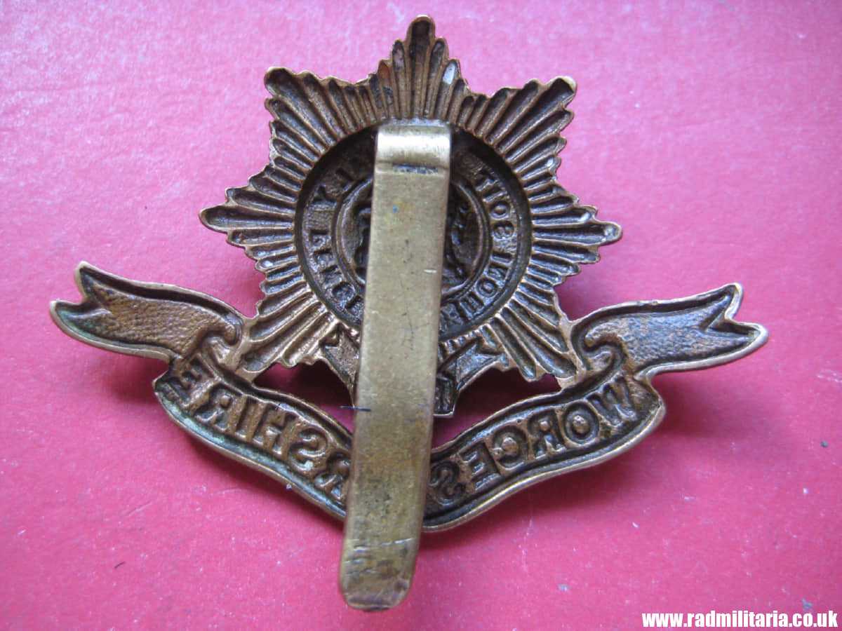 & WW1 original British CAP BADGE - WORCESTERSHIRE REGIMENT. - Image 10