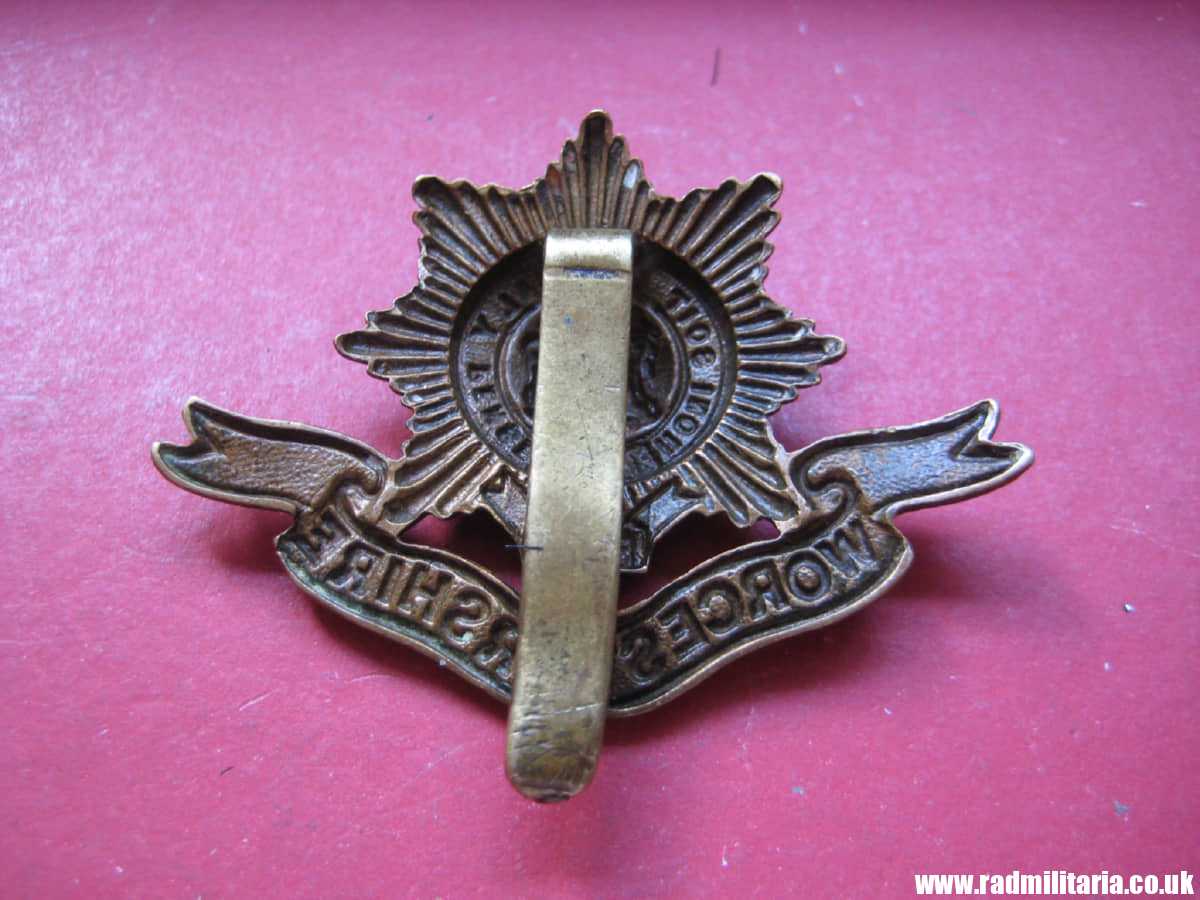 & WW1 original British CAP BADGE - WORCESTERSHIRE REGIMENT. - Image 3