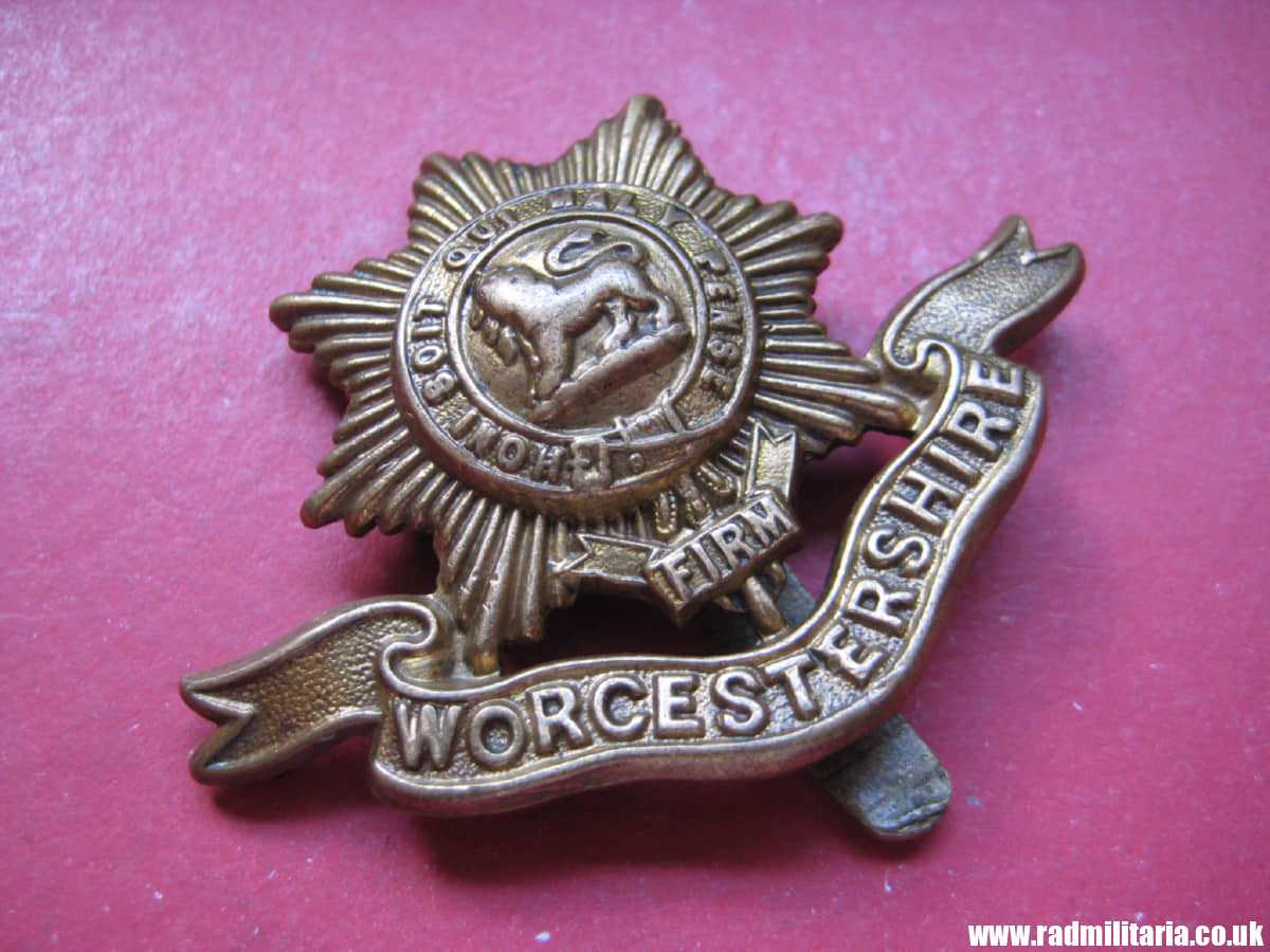 & WW1 original British CAP BADGE - WORCESTERSHIRE REGIMENT.