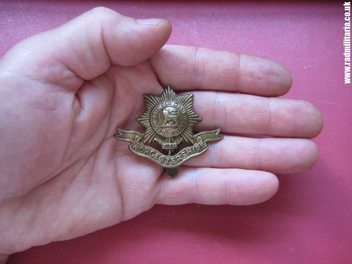& WW1 original British CAP BADGE - WORCESTERSHIRE REGIMENT. - Image 9