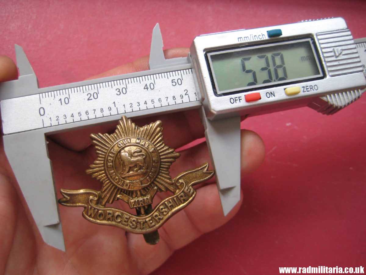 & WW1 original British CAP BADGE - WORCESTERSHIRE REGIMENT. - Image 8