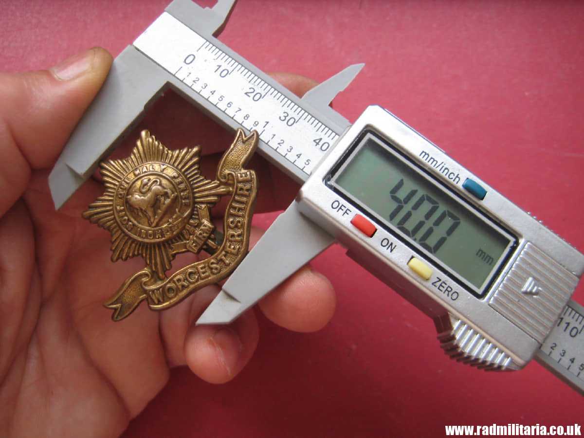 & WW1 original British CAP BADGE - WORCESTERSHIRE REGIMENT. - Image 7
