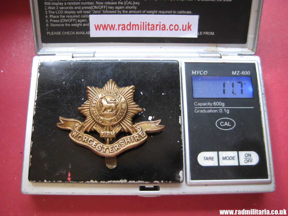 & WW1 original British CAP BADGE - WORCESTERSHIRE REGIMENT. - Image 6