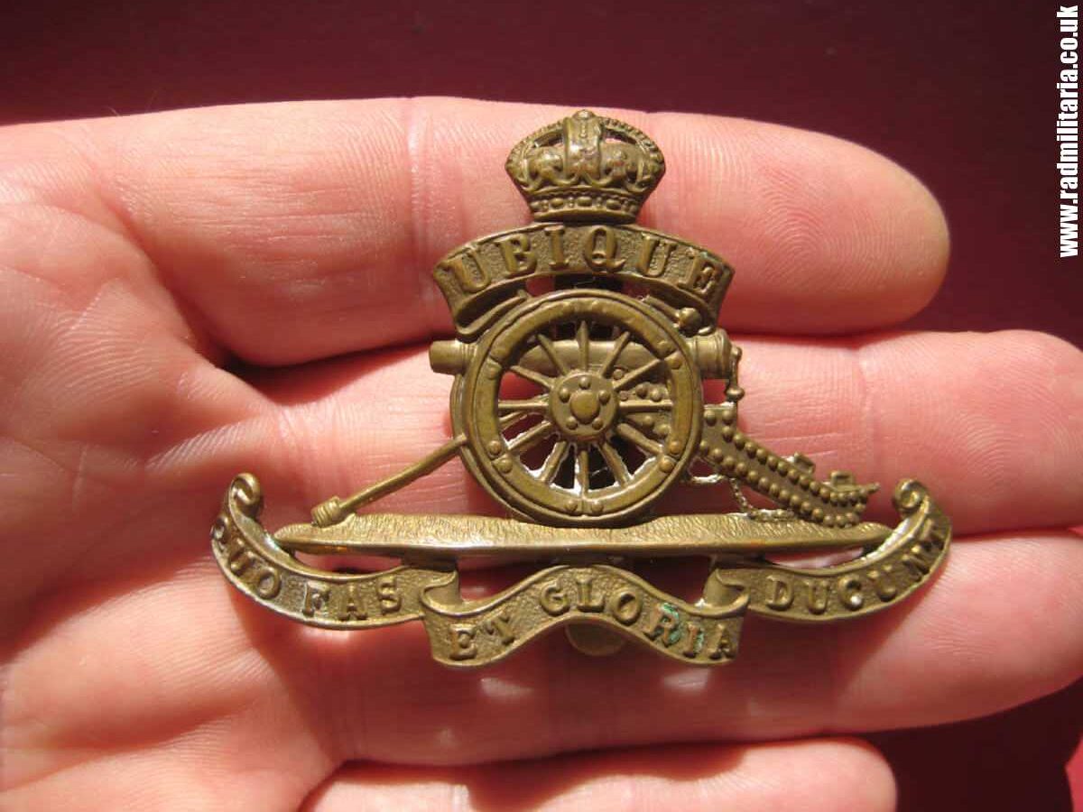 & WW1 original British CAP BADGE: Royal Artillery brass c.1917 Strengthened slider version Cap Badge. - Image 18