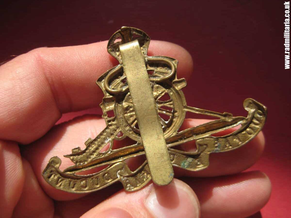 & WW1 original British CAP BADGE: Royal Artillery brass c.1917 Strengthened slider version Cap Badge. - Image 16