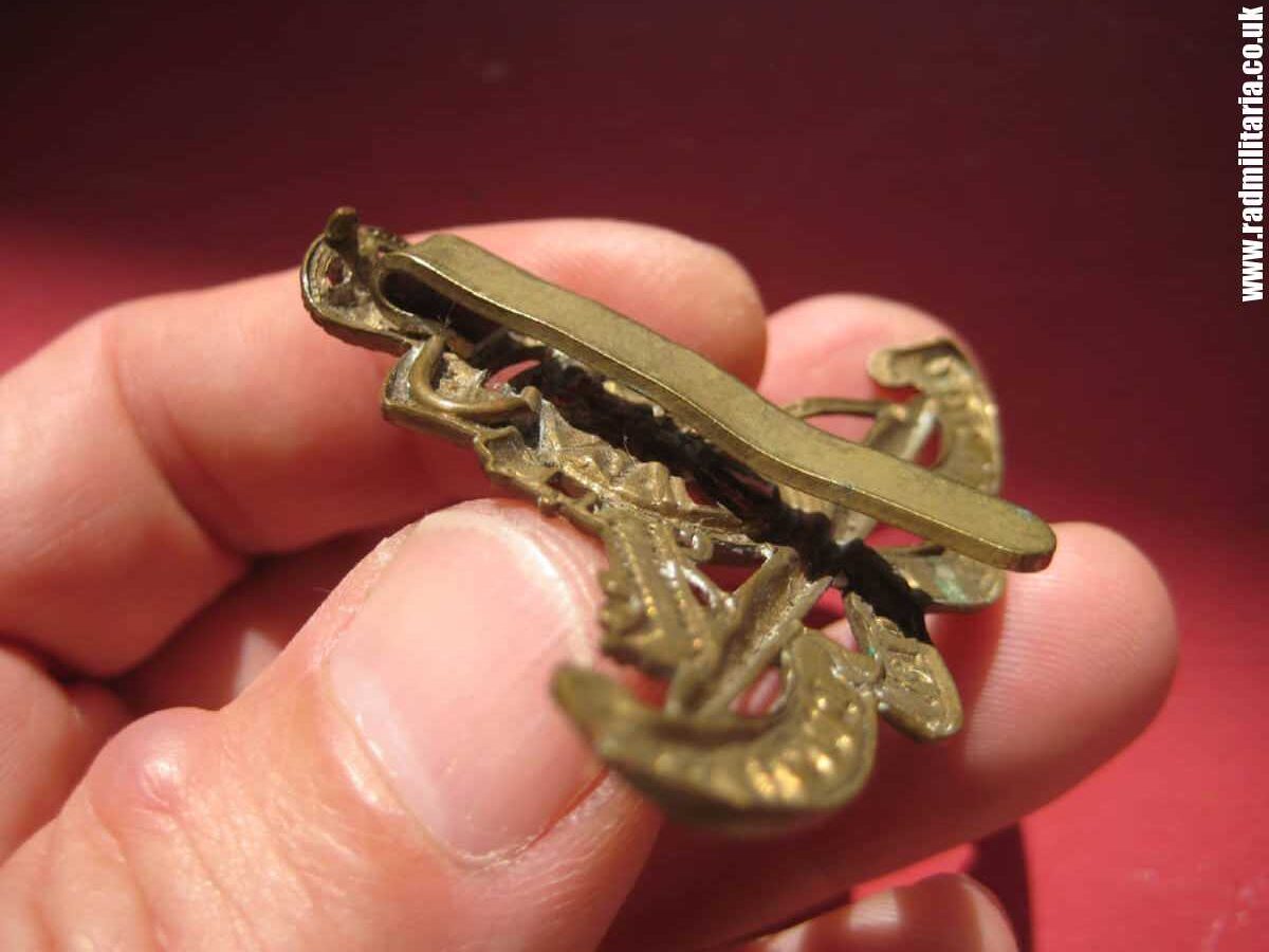 & WW1 original British CAP BADGE: Royal Artillery brass c.1917 Strengthened slider version Cap Badge. - Image 14