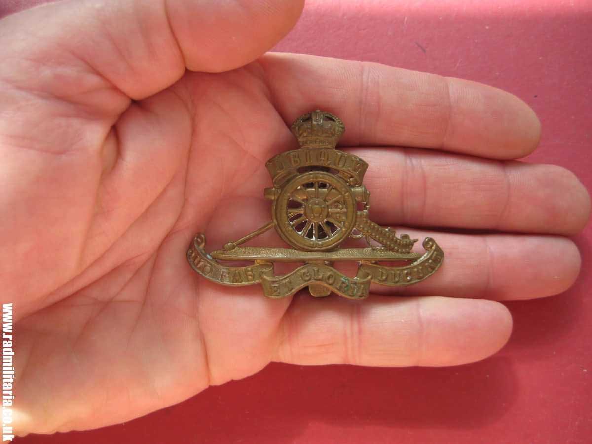 & WW1 original British CAP BADGE: Royal Artillery brass c.1917 Strengthened slider version Cap Badge. - Image 12