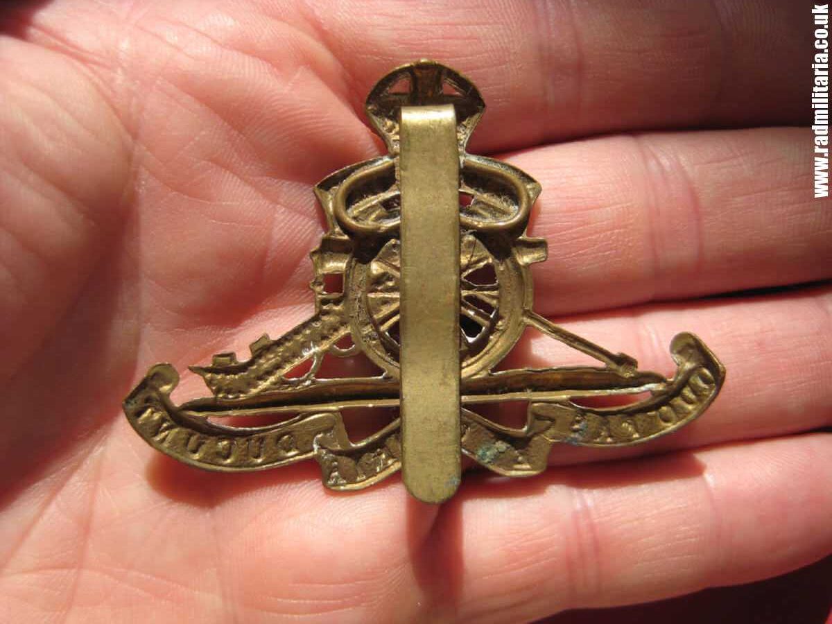 & WW1 original British CAP BADGE: Royal Artillery brass c.1917 Strengthened slider version Cap Badge. - Image 4