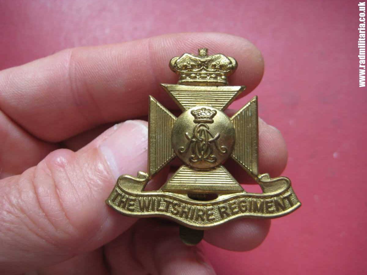 & WW2 British Army original CAP BADGE - Wiltshire Regiment. - Image 8