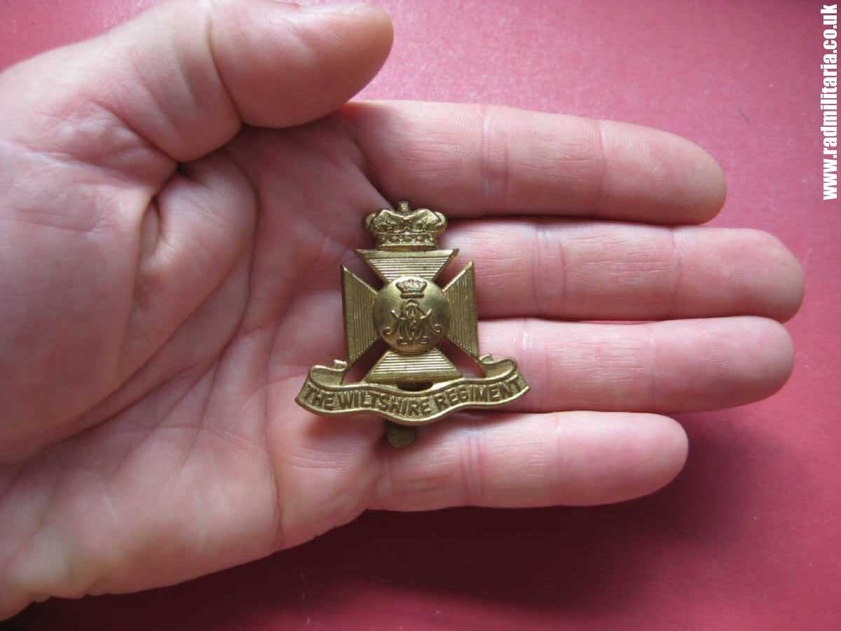 & WW2 British Army original CAP BADGE - Wiltshire Regiment. - Image 5