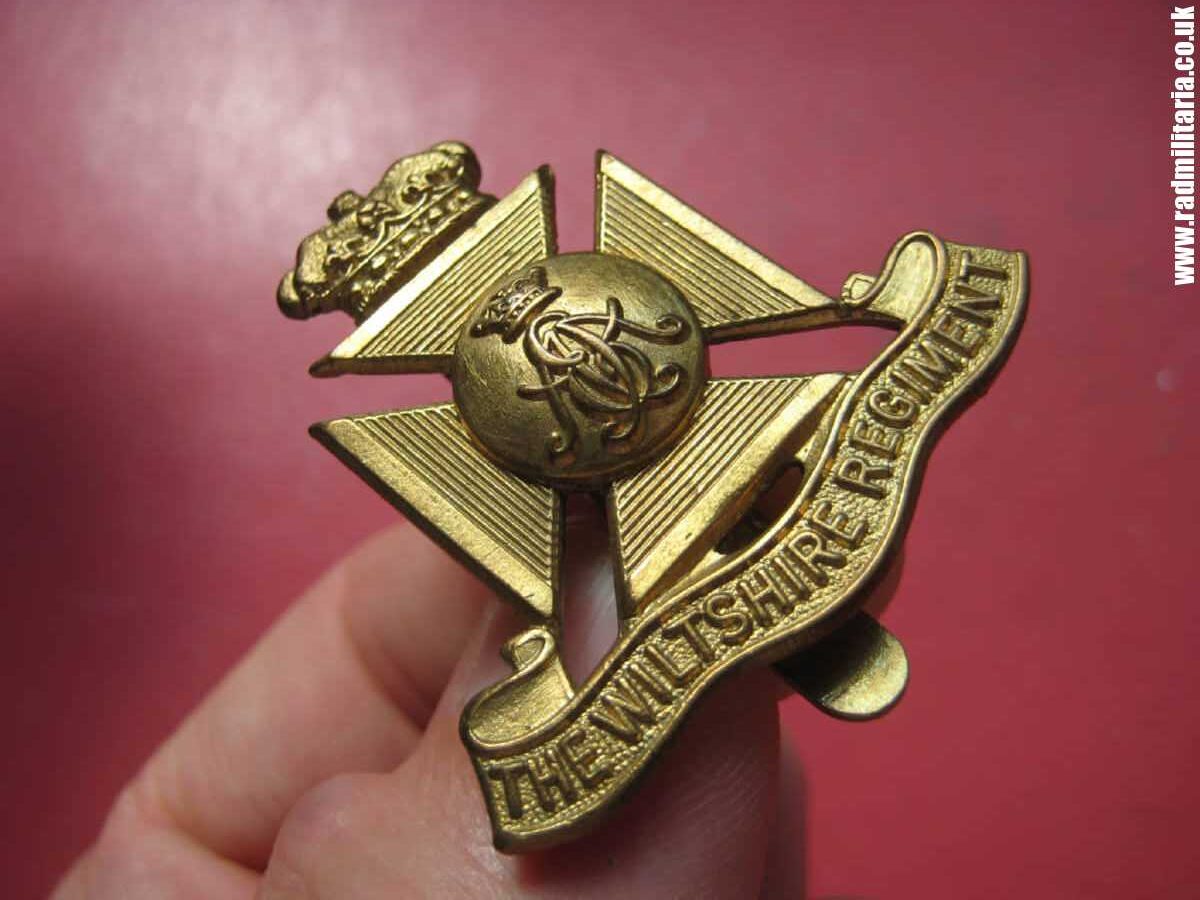 & WW2 British Army original CAP BADGE - Wiltshire Regiment. - Image 2