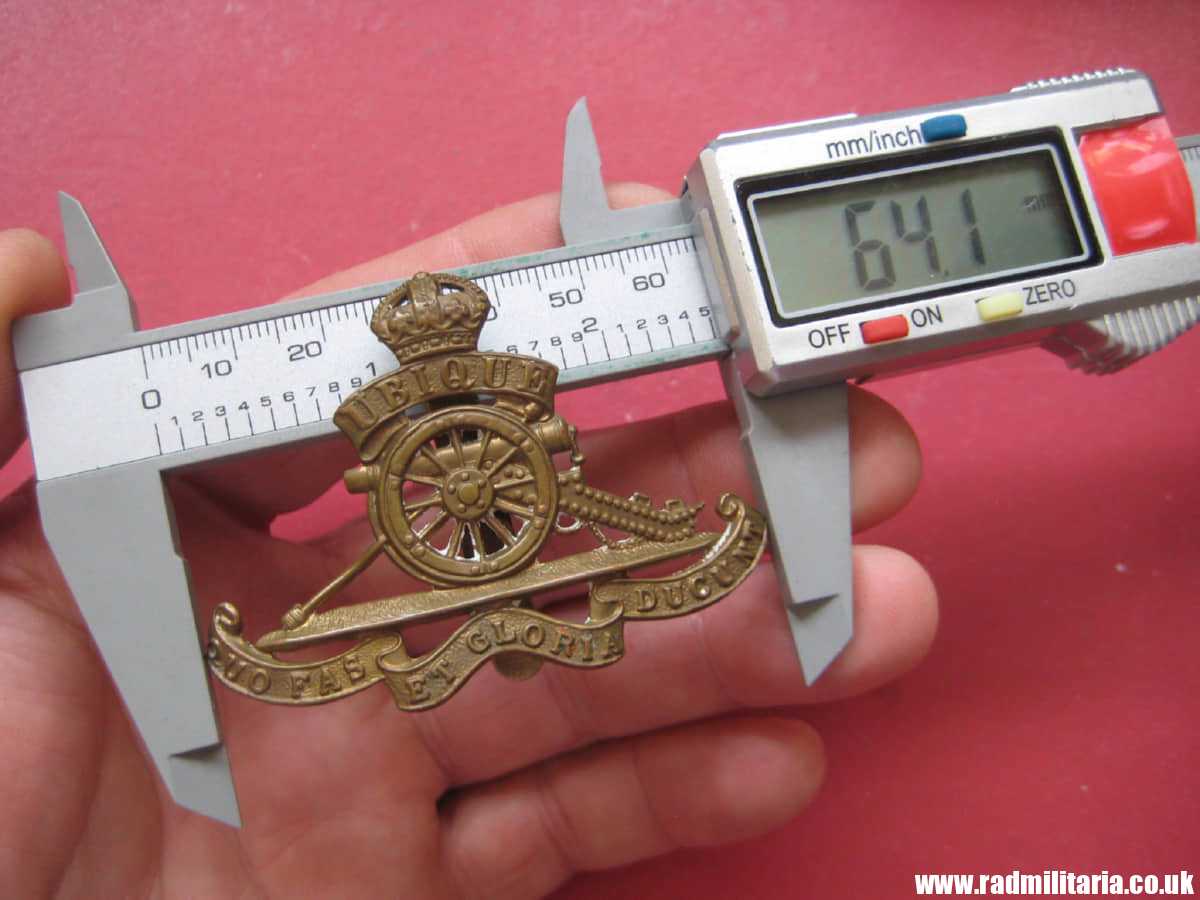 & WW1 original British CAP BADGE: Royal Artillery brass c.1917 Strengthened slider version Cap Badge. - Image 10