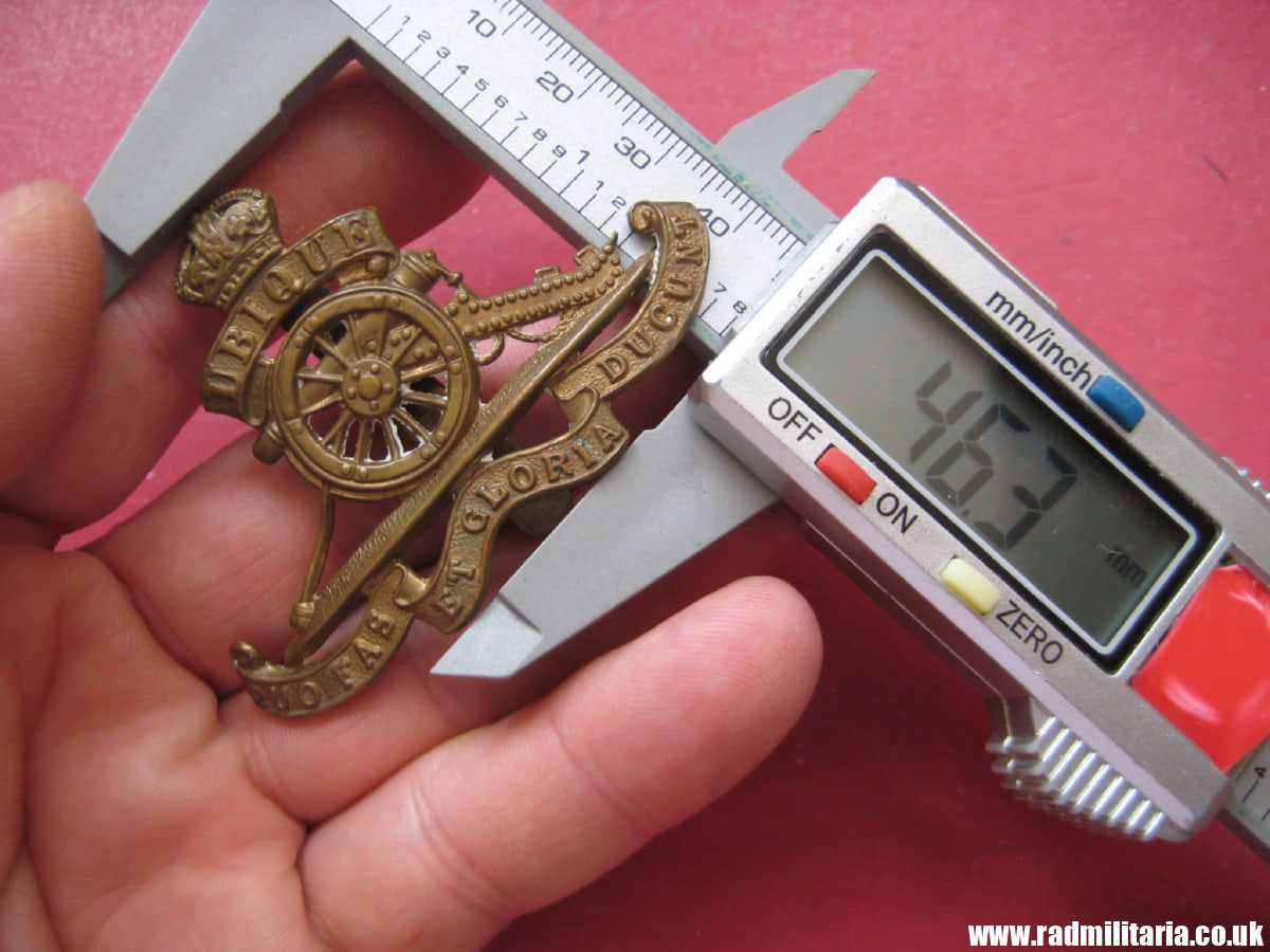 & WW1 original British CAP BADGE: Royal Artillery brass c.1917 Strengthened slider version Cap Badge. - Image 9