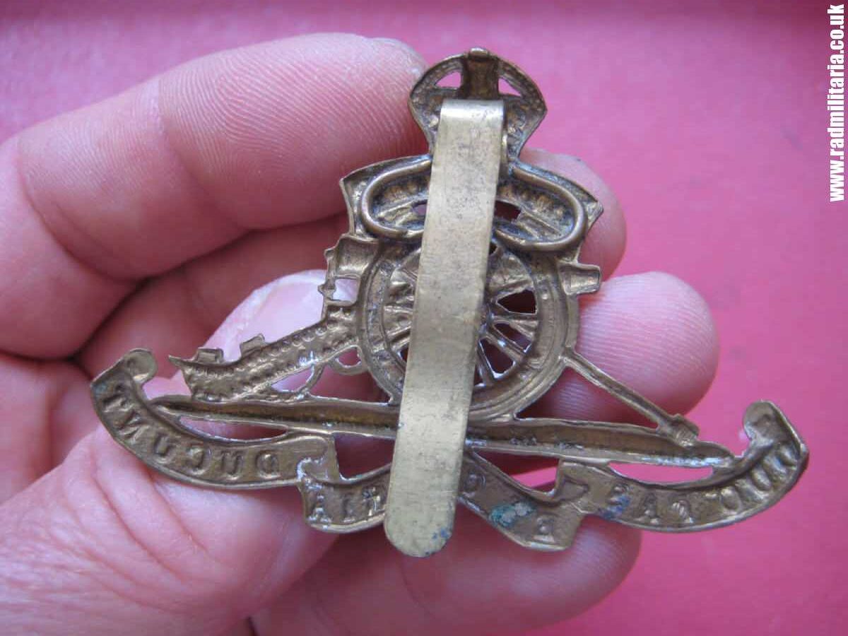 & WW1 original British CAP BADGE: Royal Artillery brass c.1917 Strengthened slider version Cap Badge. - Image 7