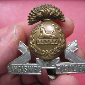 & WW2 British Army bi-metal CAP BADGE - Lancashire Fusiliers Regiment.