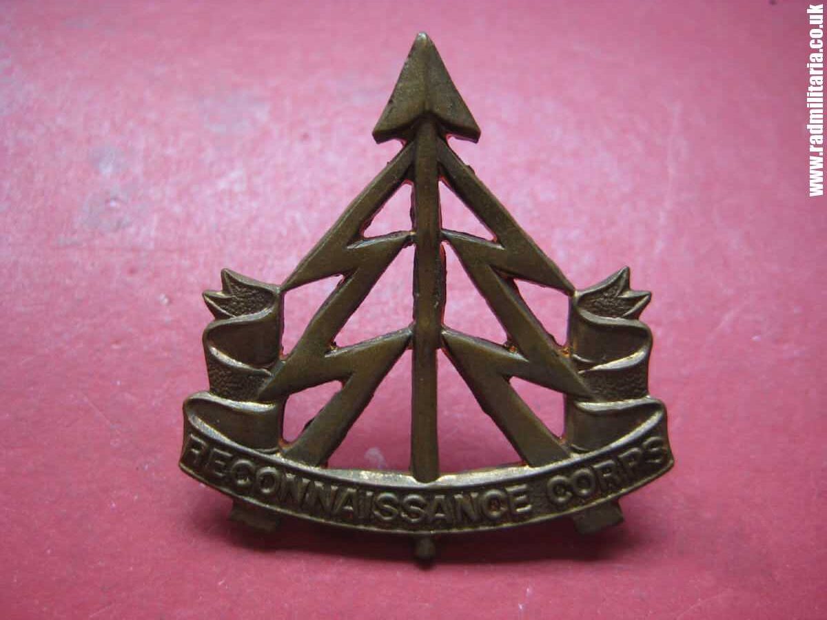 & WW2 original British Army CAP BADGE - RECONNAISSANCE CORPS - Image 2