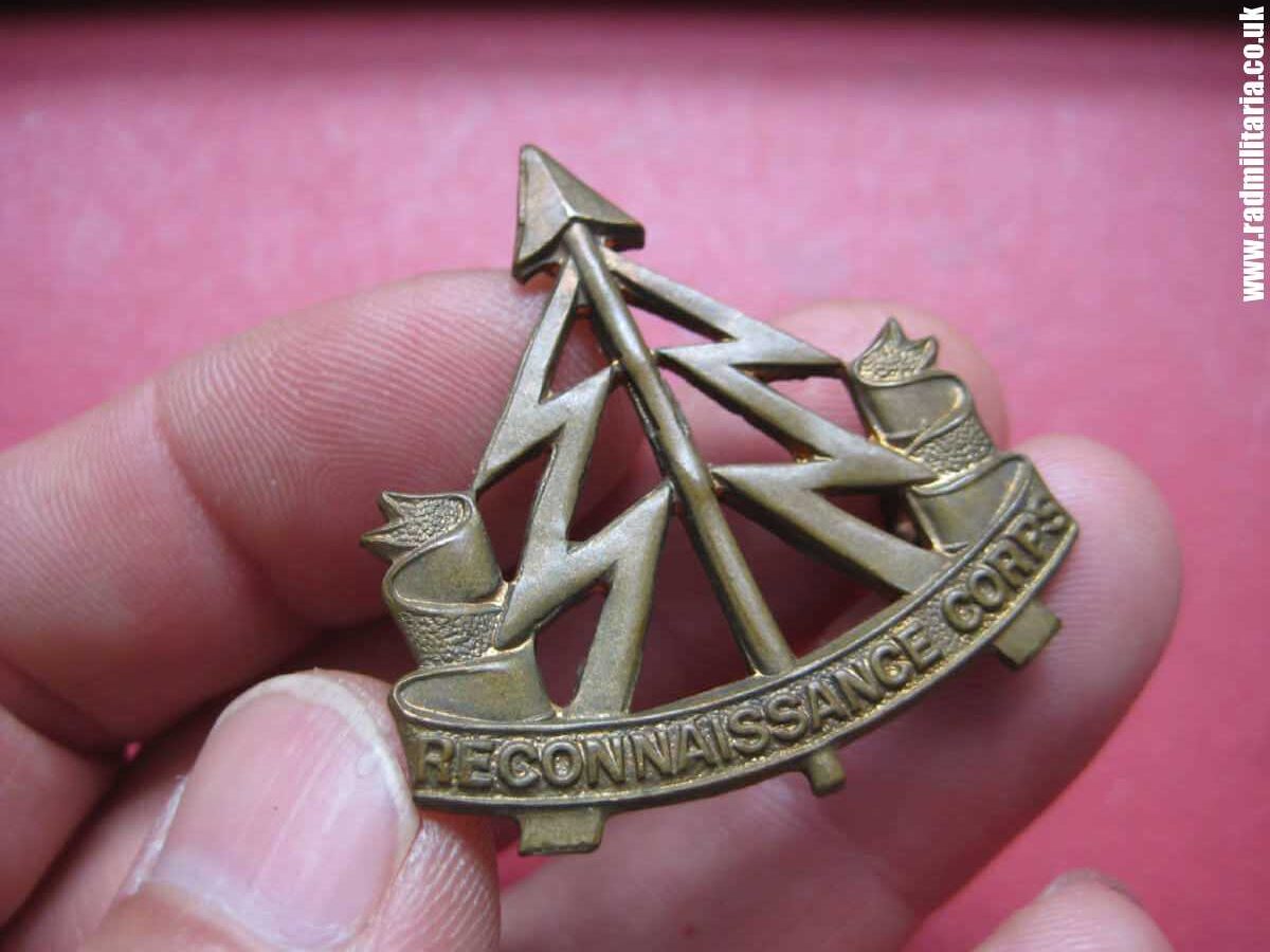 & WW2 original British Army CAP BADGE - RECONNAISSANCE CORPS
