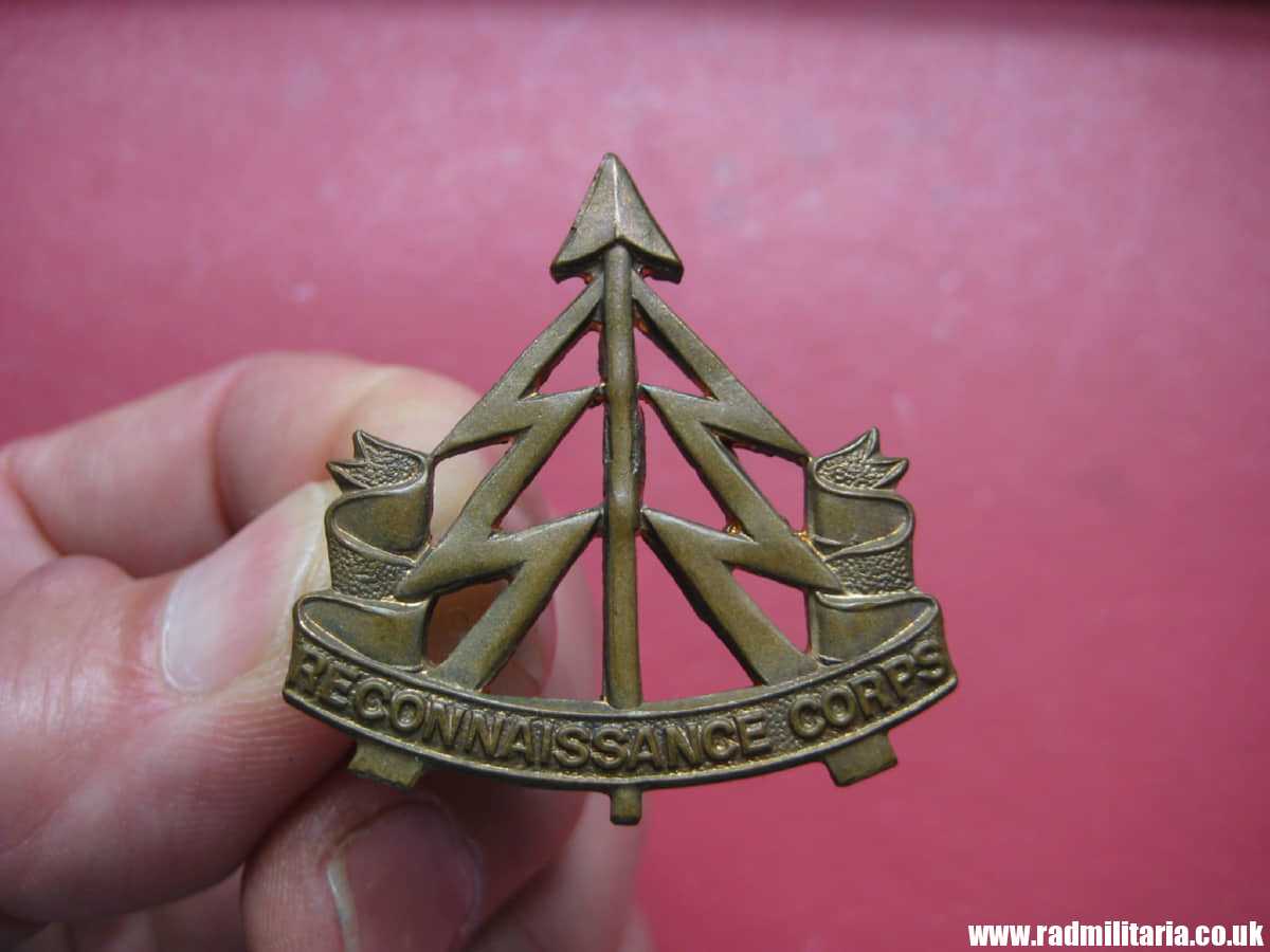 & WW2 original British Army CAP BADGE - RECONNAISSANCE CORPS - Image 9