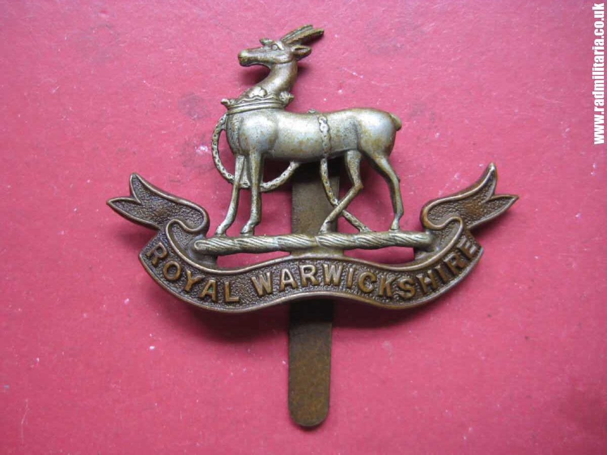 & WW1 British CAP BADGE: Royal Warwickshire Regiment. - Image 2