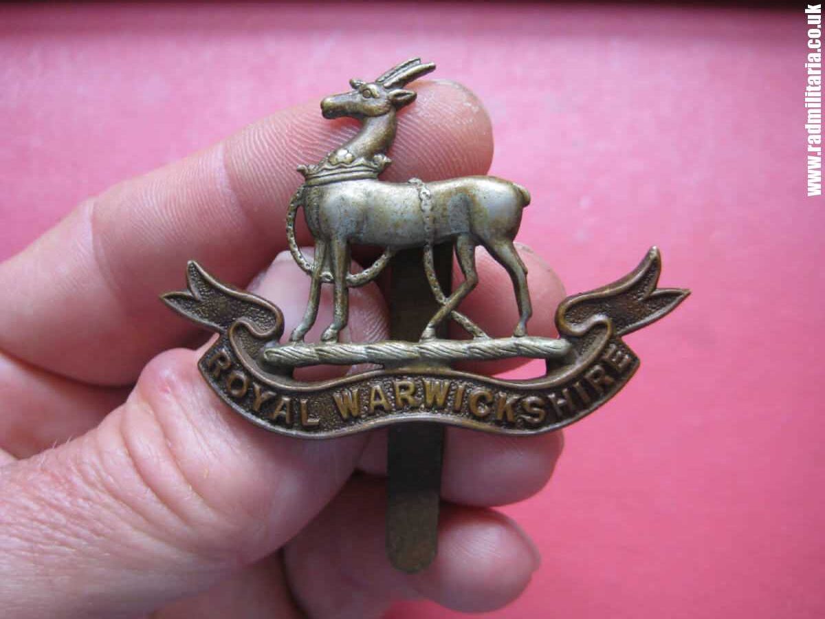 & WW1 British CAP BADGE: Royal Warwickshire Regiment. - Image 15