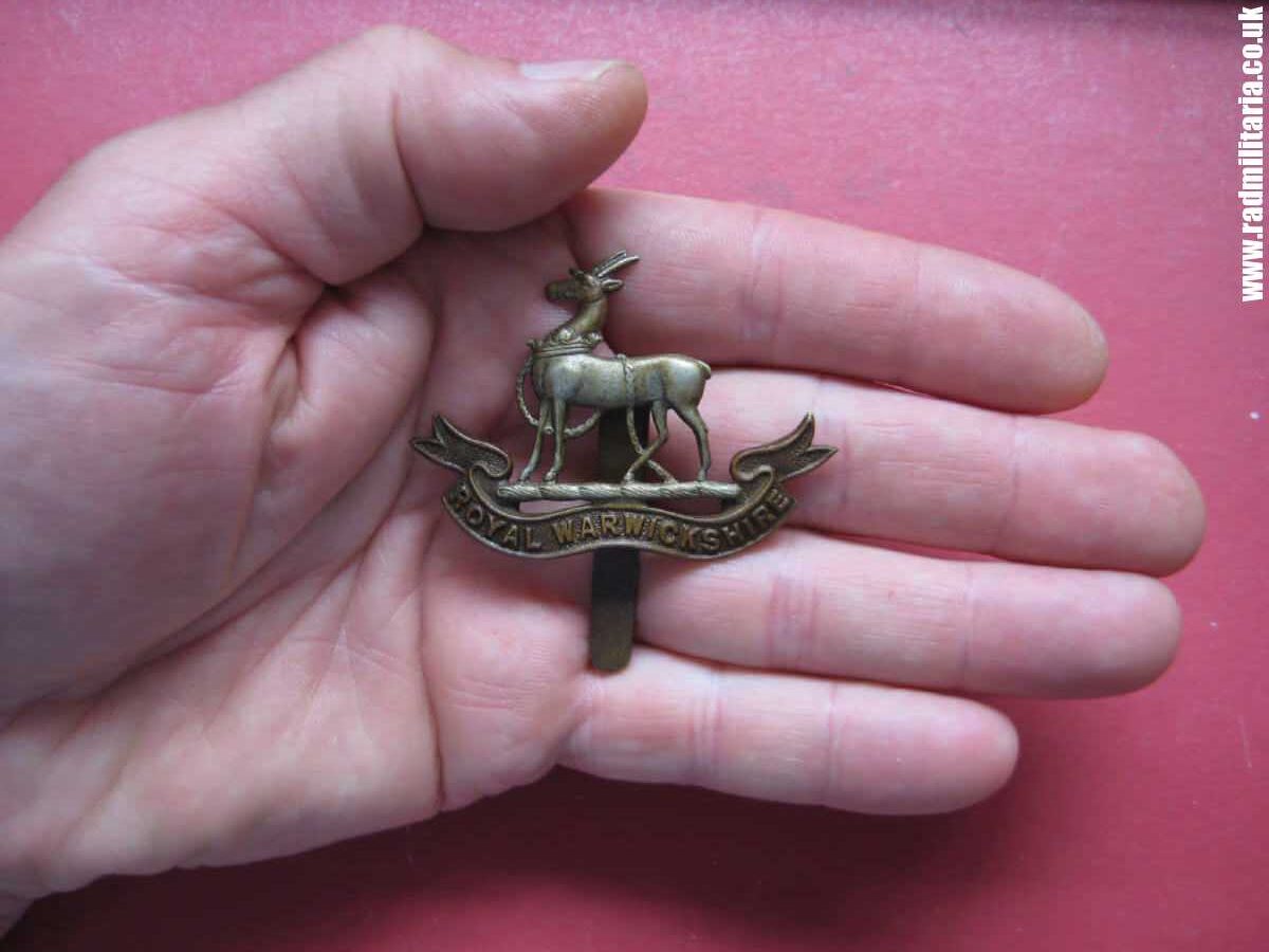 & WW1 British CAP BADGE: Royal Warwickshire Regiment. - Image 4