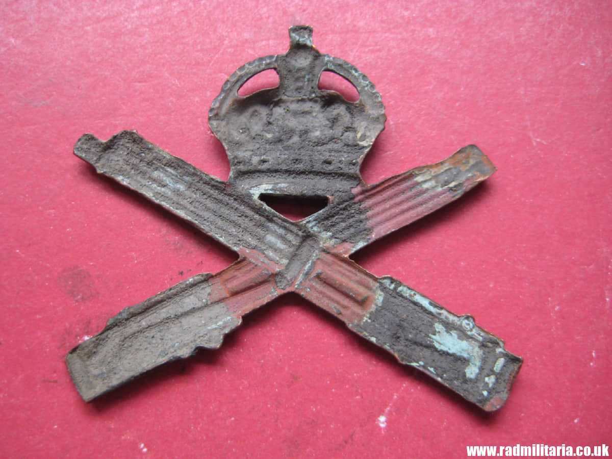 & WW1 British Machine Gun Corps CAP BADGE BADGE - metal detecting find. - Image 14