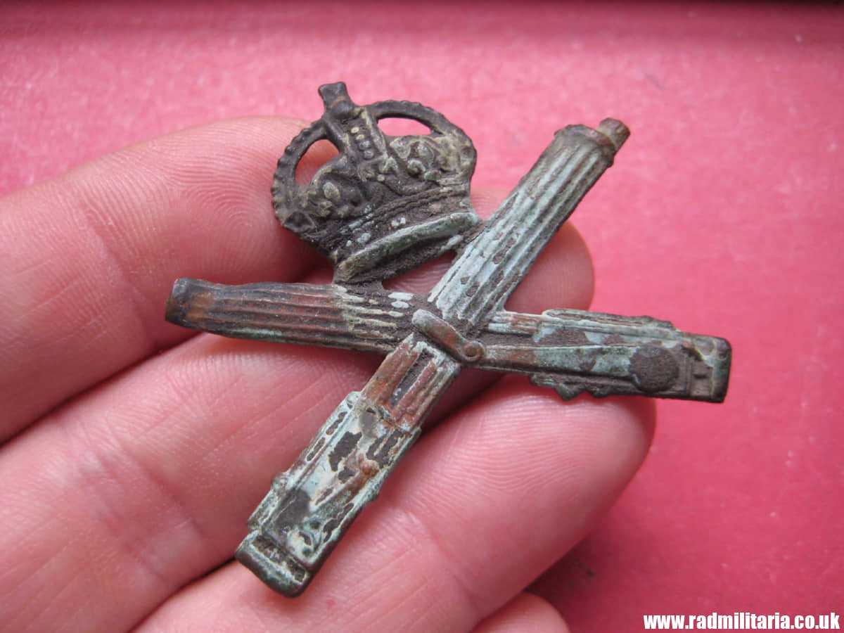 & WW1 British Machine Gun Corps CAP BADGE BADGE - metal detecting find. - Image 12