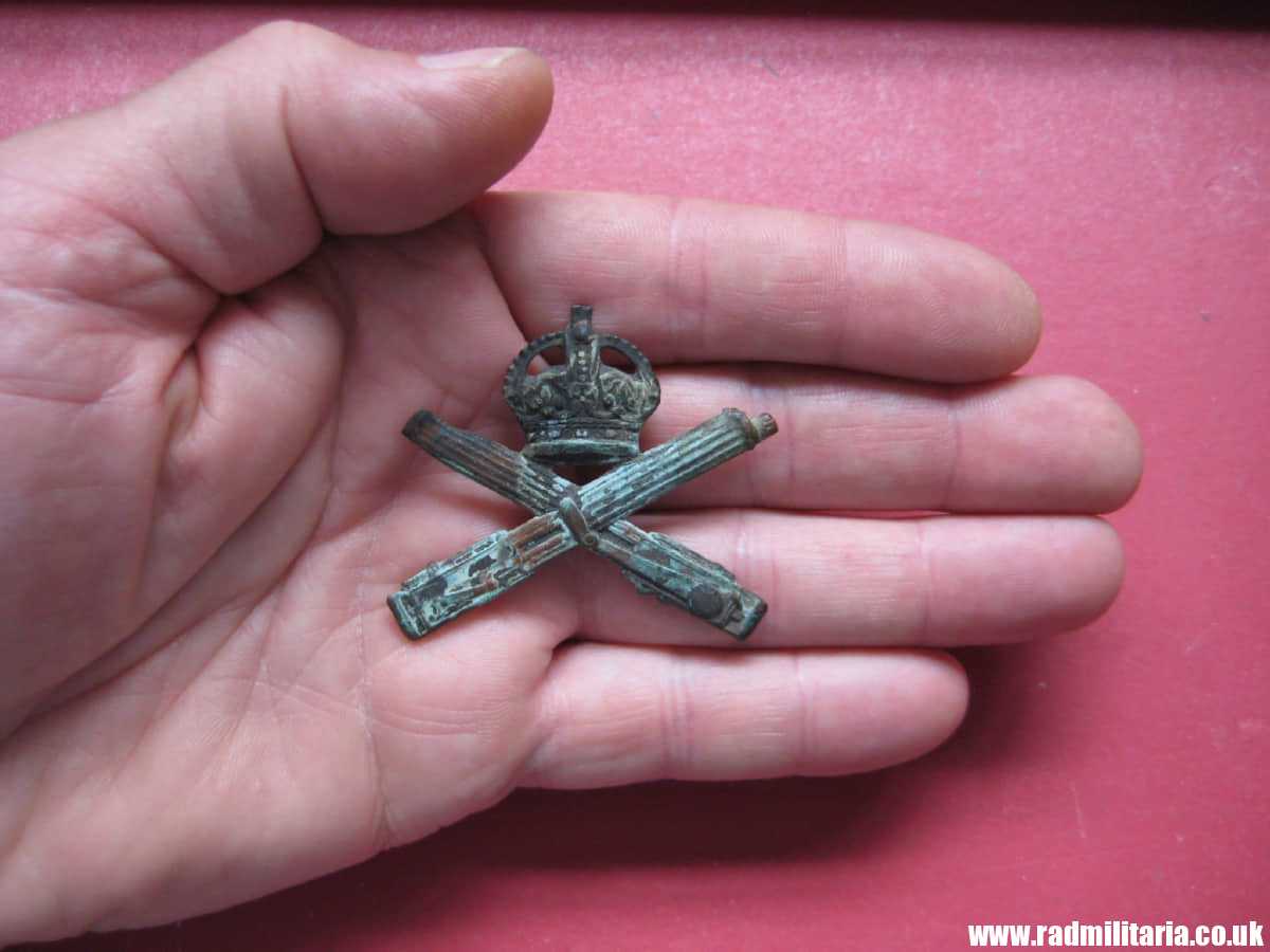 & WW1 British Machine Gun Corps CAP BADGE BADGE - metal detecting find. - Image 10