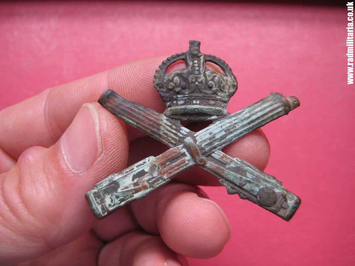 & WW1 British Machine Gun Corps CAP BADGE BADGE - metal detecting find. - Image 2