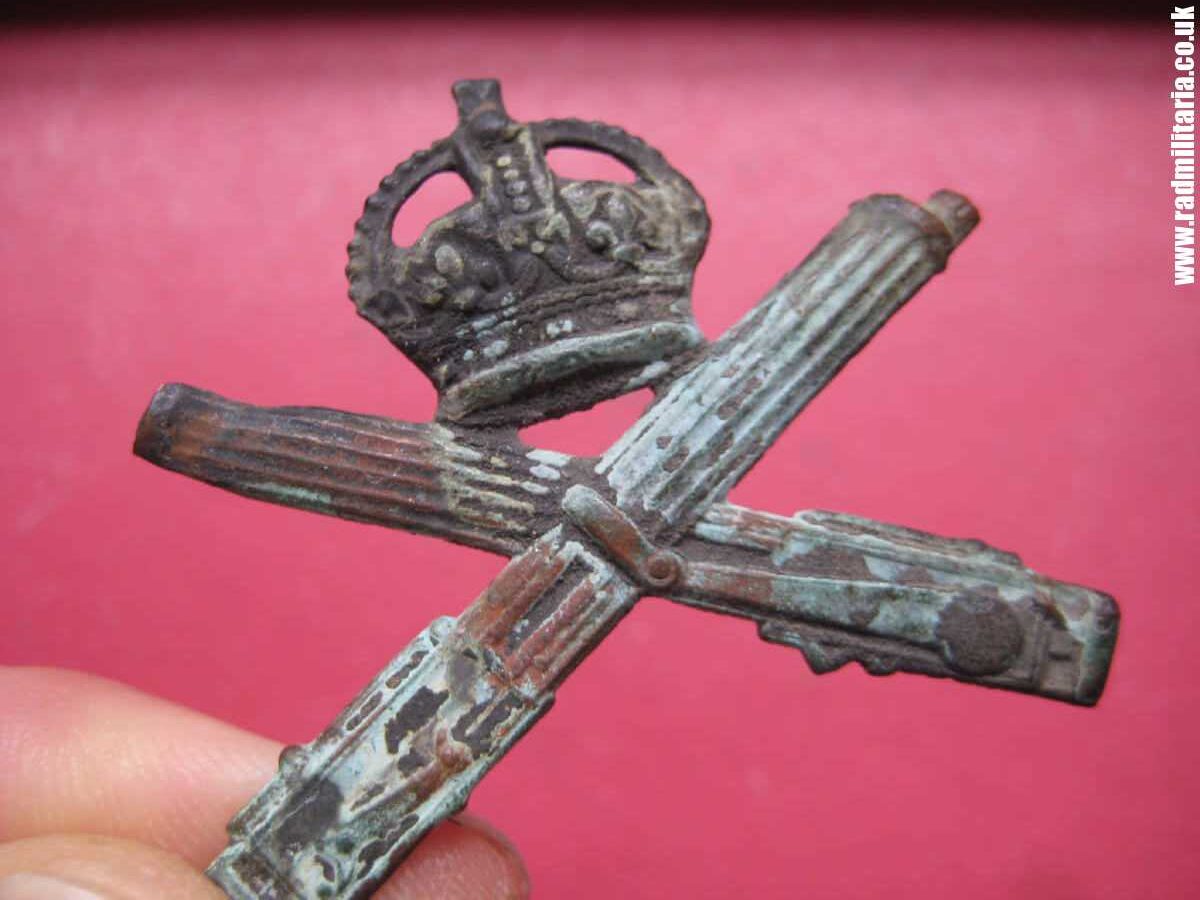 & WW1 British Machine Gun Corps CAP BADGE BADGE - metal detecting find. - Image 8