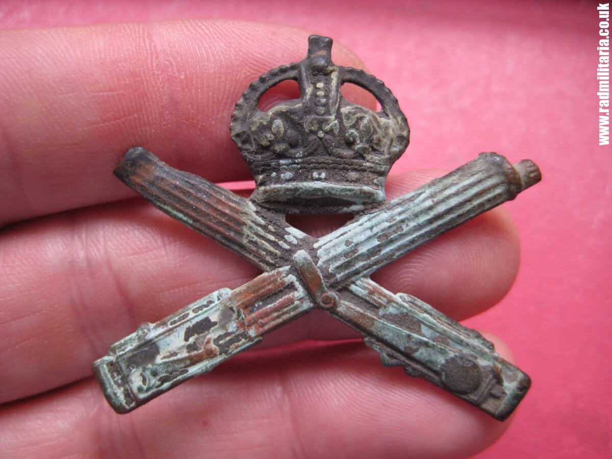 & WW1 British Machine Gun Corps CAP BADGE BADGE - metal detecting find.