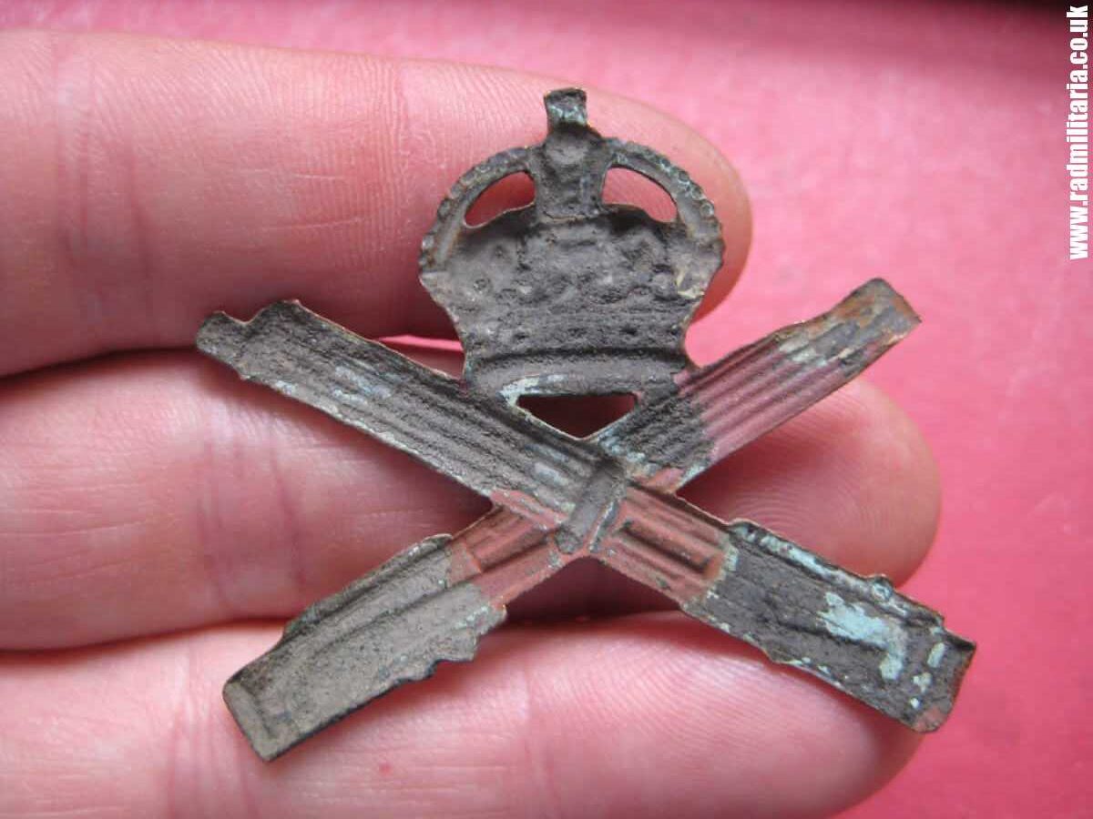 & WW1 British Machine Gun Corps CAP BADGE BADGE - metal detecting find. - Image 4