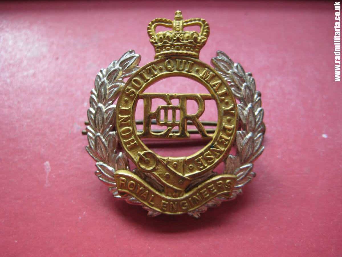 & post 1952 British good quality CAP BADGE: Royal Engineers Corps, officer's cap badge by: J.R. GAUNT LONDON. - Image 2