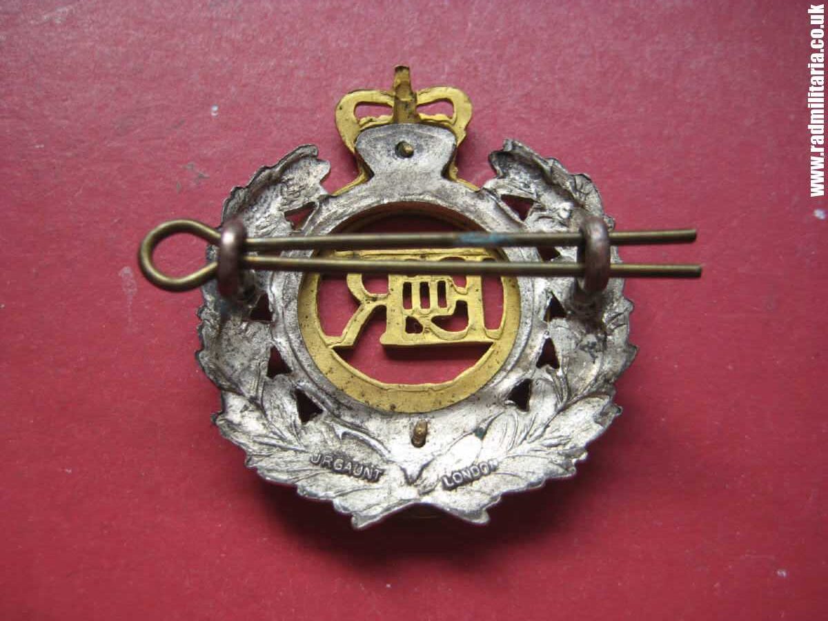 & post 1952 British good quality CAP BADGE: Royal Engineers Corps, officer's cap badge by: J.R. GAUNT LONDON. - Image 3