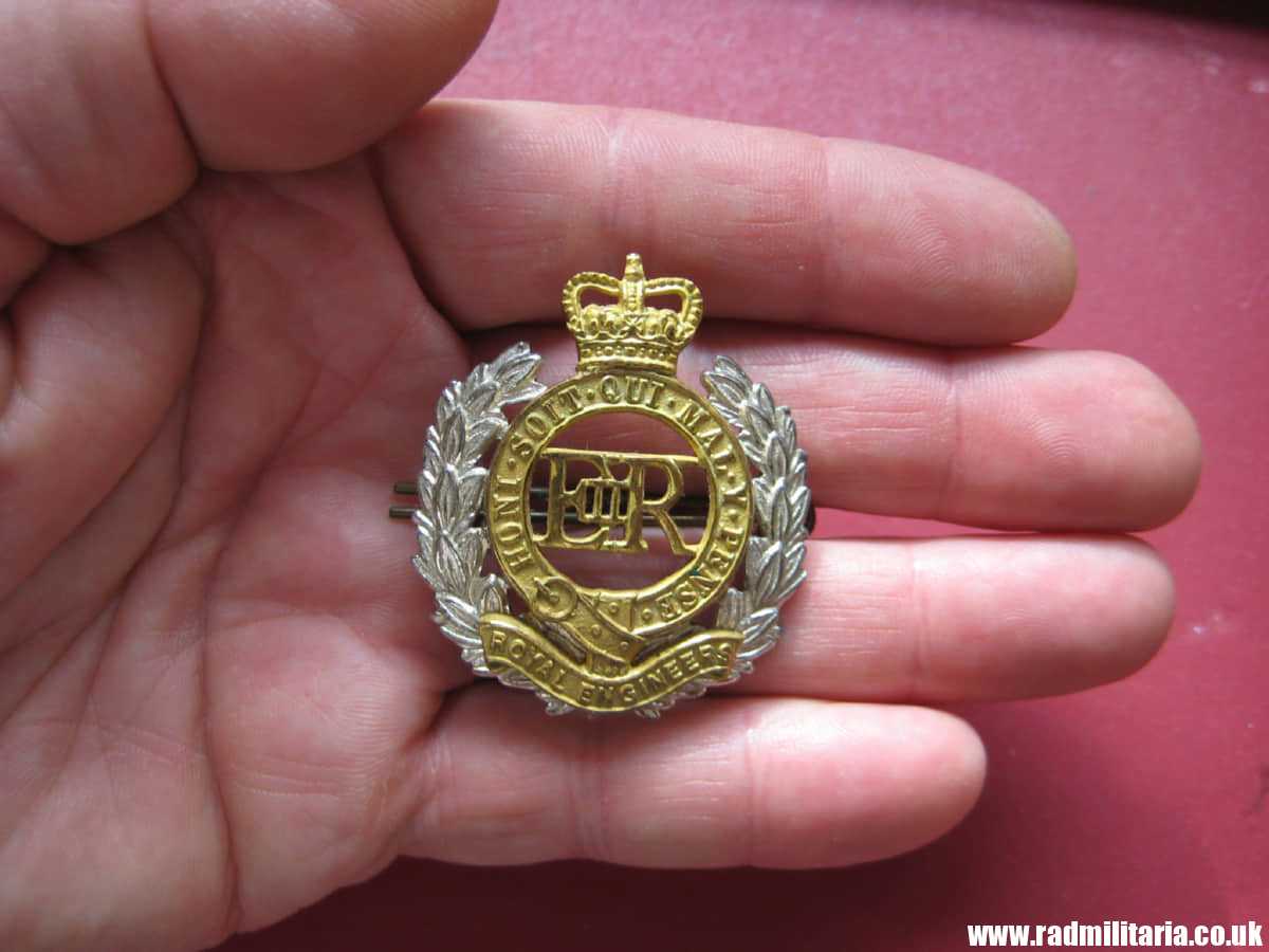 & post 1952 British good quality CAP BADGE: Royal Engineers Corps, officer's cap badge by: J.R. GAUNT LONDON. - Image 10