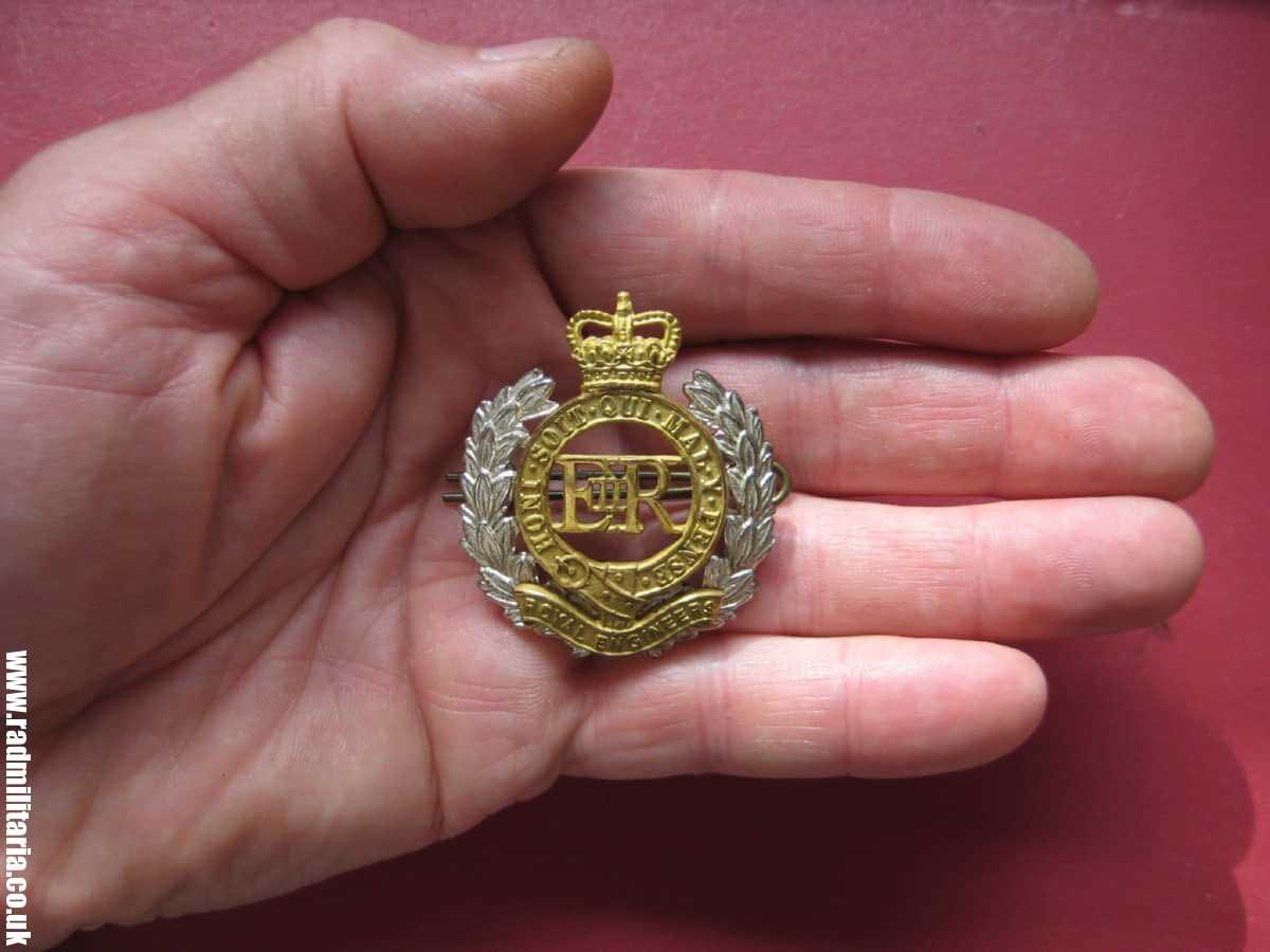 & post 1952 British good quality CAP BADGE: Royal Engineers Corps, officer's cap badge by: J.R. GAUNT LONDON. - Image 7