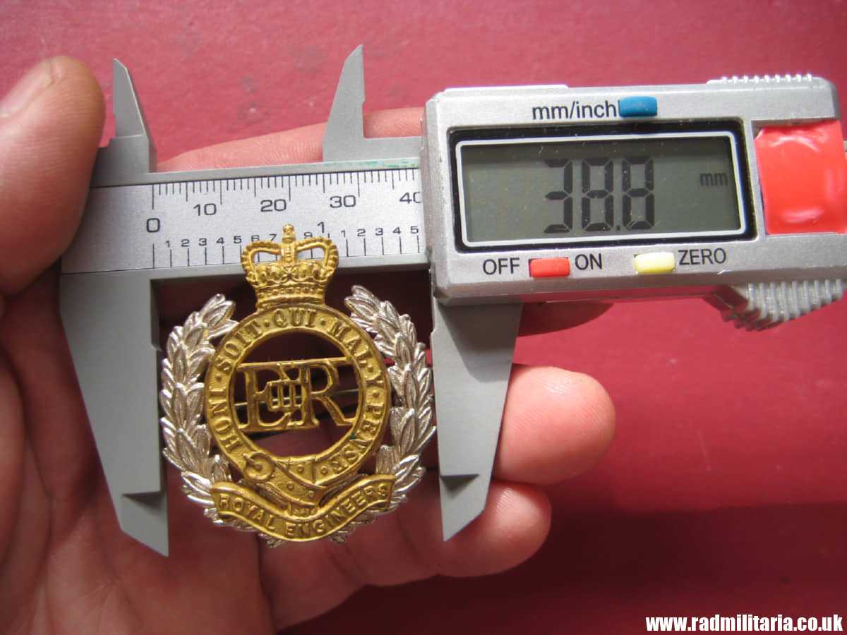 & post 1952 British good quality CAP BADGE: Royal Engineers Corps, officer's cap badge by: J.R. GAUNT LONDON. - Image 6