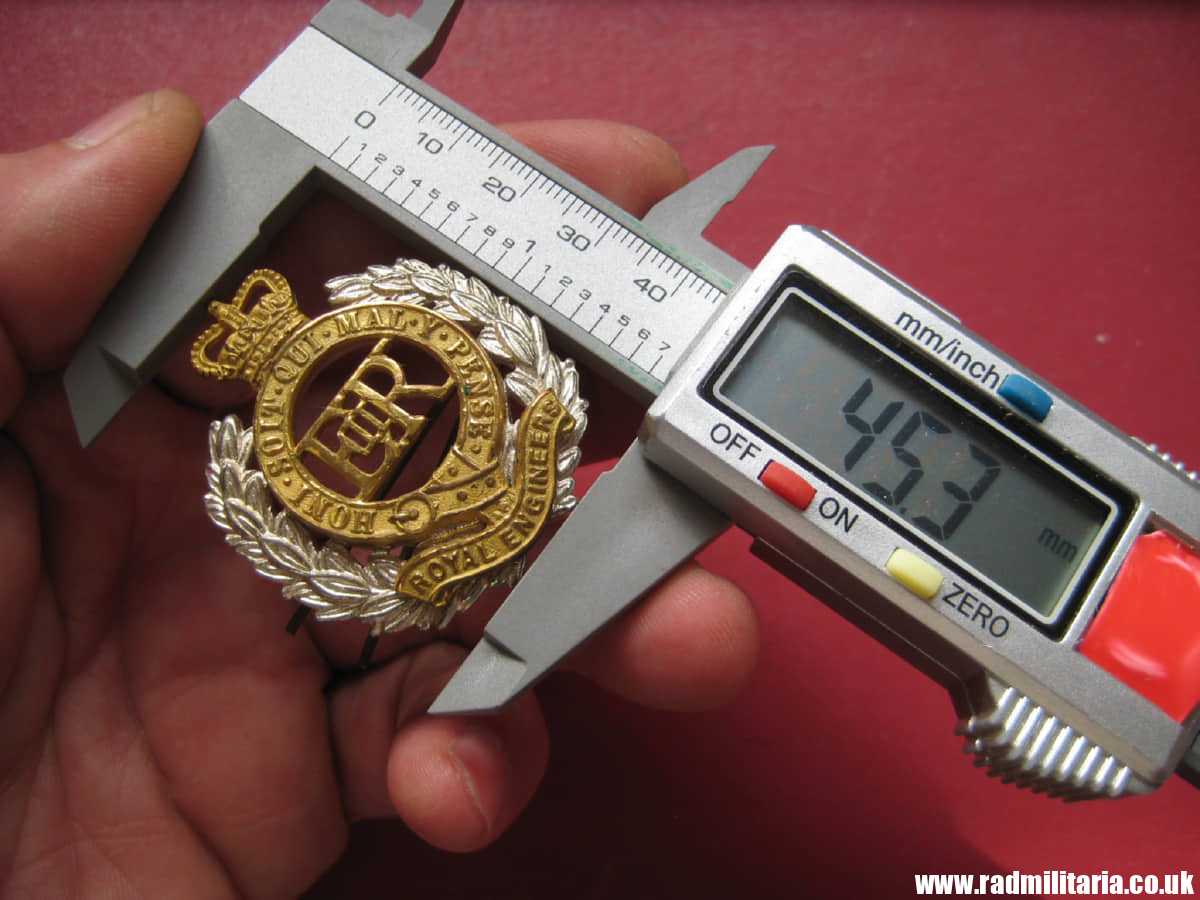 & post 1952 British good quality CAP BADGE: Royal Engineers Corps, officer's cap badge by: J.R. GAUNT LONDON. - Image 5
