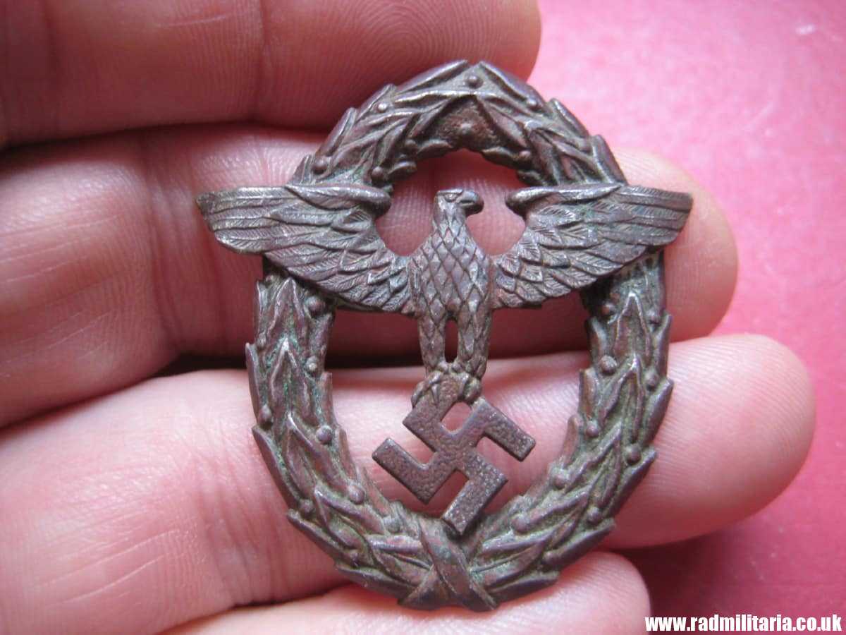 & WW2 original German EAGLE BADGE - cap badge, metal detecting find. - Image 2