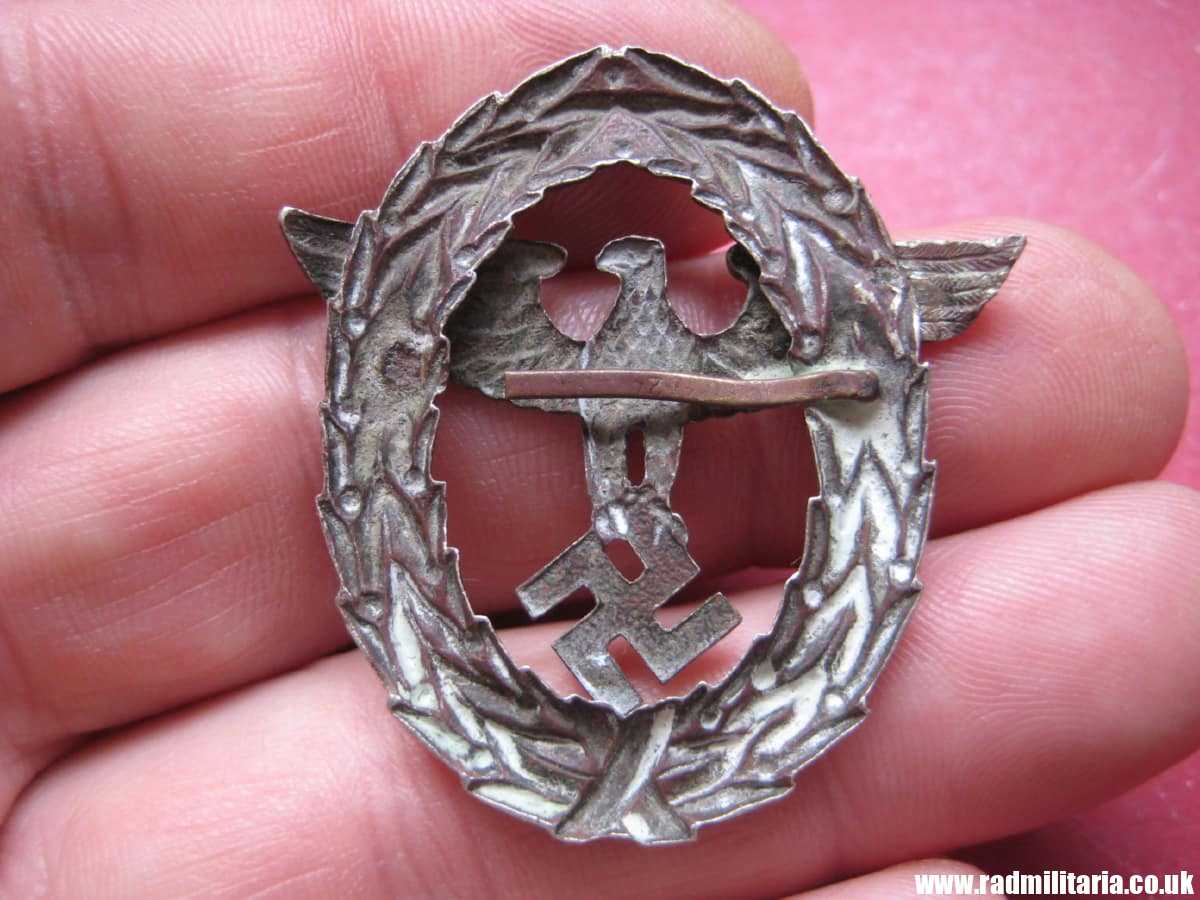 & WW2 original German EAGLE BADGE - cap badge, metal detecting find. - Image 3