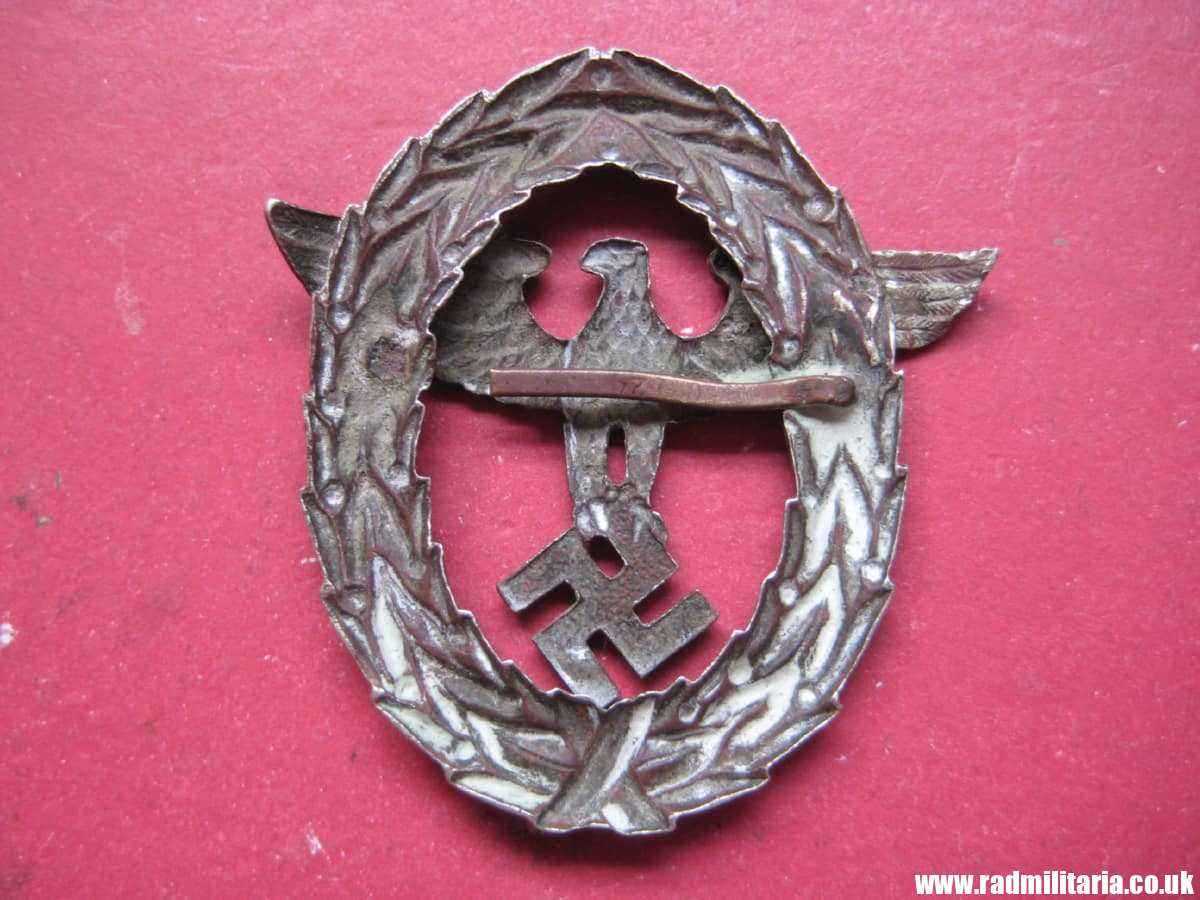 & WW2 original German EAGLE BADGE - cap badge, metal detecting find. - Image 6