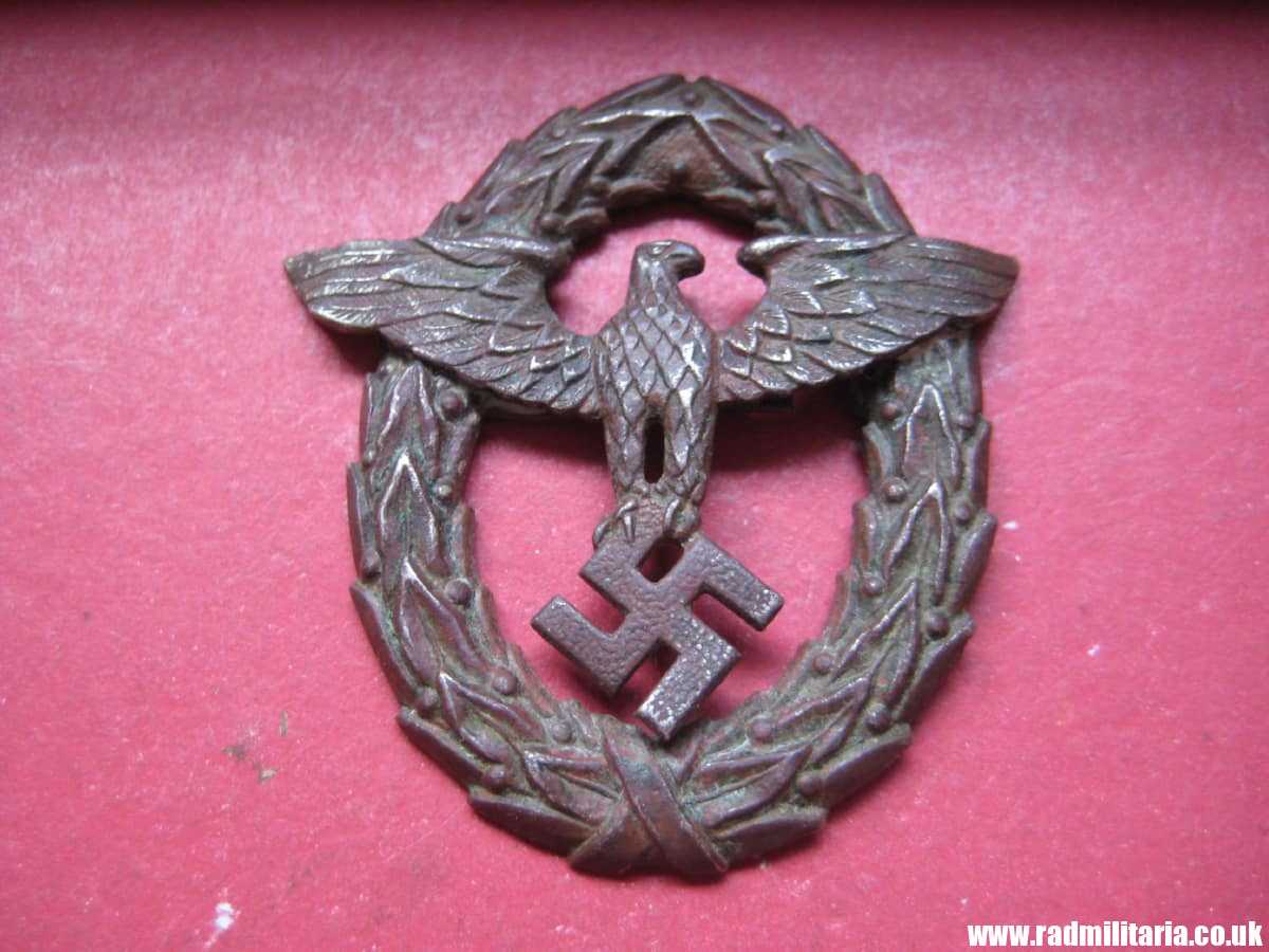 & WW2 original German EAGLE BADGE - cap badge, metal detecting find.