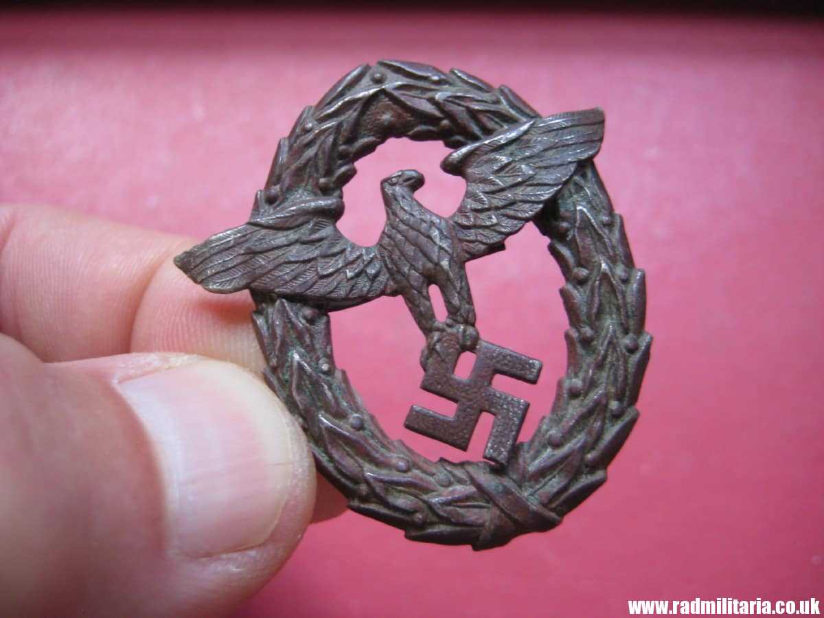& WW2 original German EAGLE BADGE - cap badge, metal detecting find. - Image 10