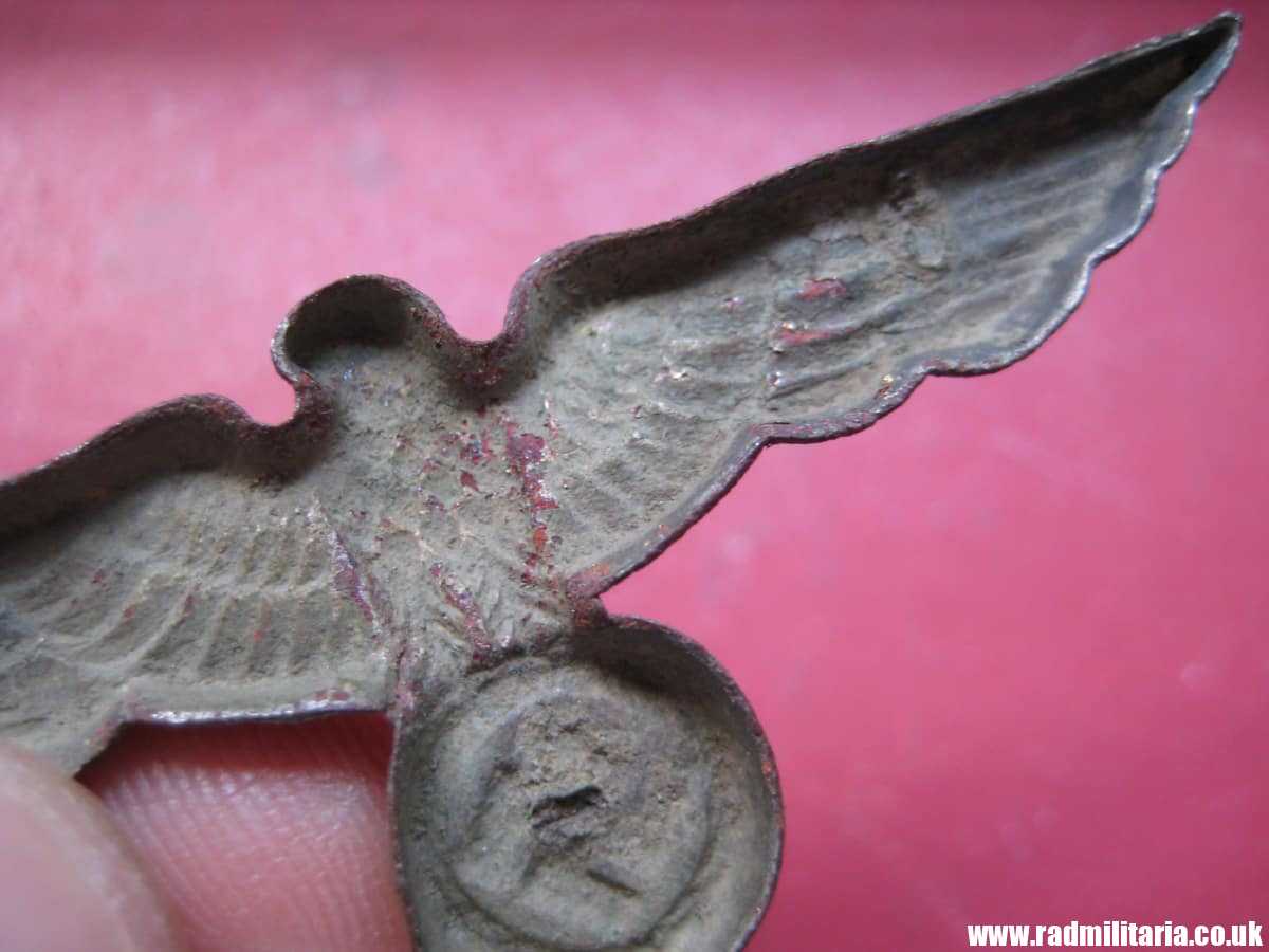 & WW2 original German Wehrmacht EAGLE CAP BADGE white metal, early production, metal detecting. - Image 4
